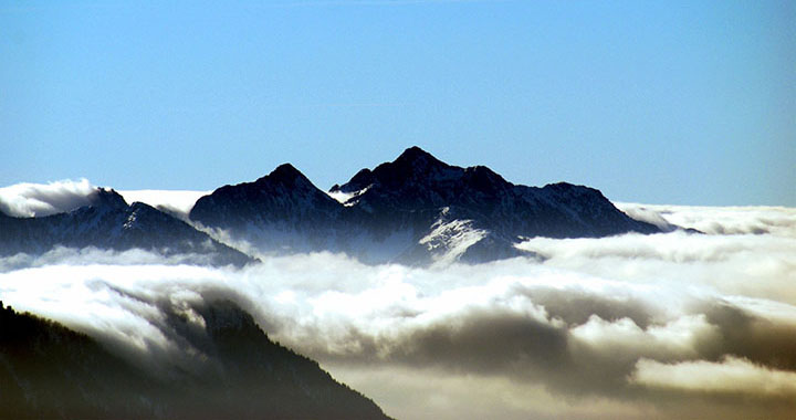 黄山风景区旅游攻略，探秘人间仙境——黄山风景区全方位旅游攻略（通用2篇）(图3)